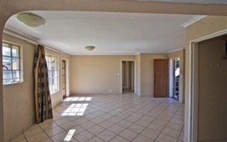 3 Bedroom House in Van Riebeeck Park