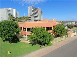 6 Bed House in Diaz Beach
