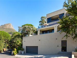 4 Bed House in Tamboerskloof