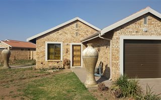 2 Bedroom Townhouse in Sunair Park