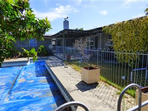 4 Bed House in Bloubergstrand