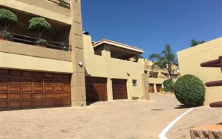 3 Bedroom Townhouse in Constantia Kloof