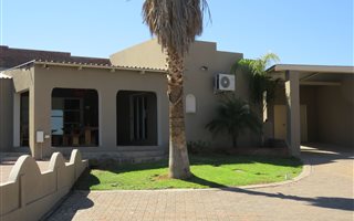 4 Bedroom House in Klippunt
