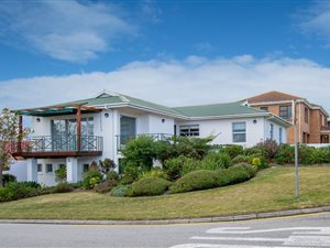 3 Bed House in Herolds Bay