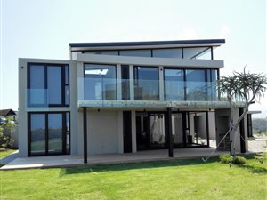 5 Bed House in Oubaai and surrounds