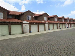 3 Bed Townhouse in Westonaria