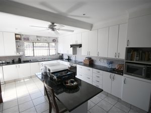 6 Bed House in Morgenster