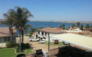 5 Bedroom House in Bronkhorstbaai