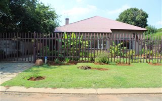 3 Bedroom House in Daggafontein