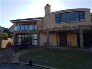 6 Bed House in Jongensfontein