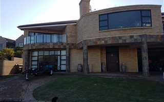 6 Bedroom House in Jongensfontein