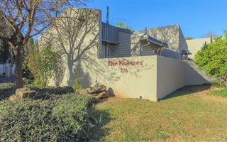3 Bedroom Simplex in Die Hoewes