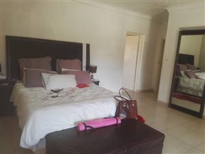 6 Bed House in President Park