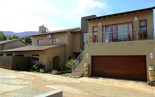 5 Bedroom House in Magalies Golf Estate