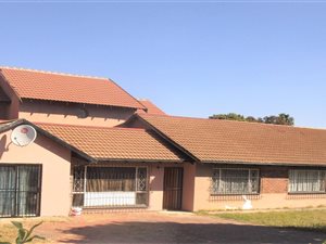4 Bed House in Fleurhof