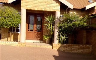 3 Bedroom Duet in Amberfield