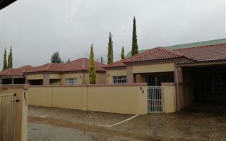3 Bedroom Simplex in Baillie Park