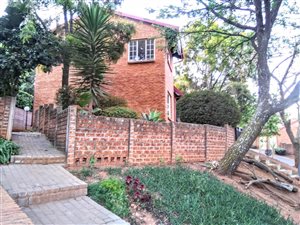 3 Bed Duplex in Waterkloof Heights