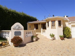 1 Bed Garden Cottage in Stellenbosch Central