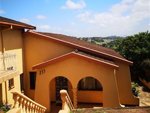 4 Bed House in Clare Hills