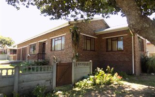 2 Bedroom House in Stilbaai