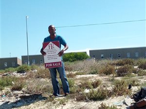 420 m² Land available in Malibu Village