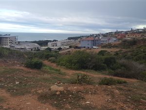 785 m² Land available in De Bakke