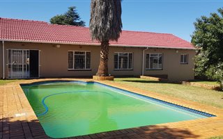 5 Bedroom House in Dan Pienaarville