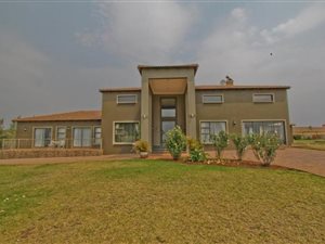 4 Bedroom House in Blue Saddle Ranches