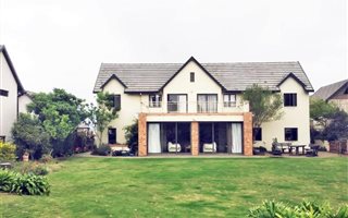 4 Bedroom House in Cotswold Downs Estate
