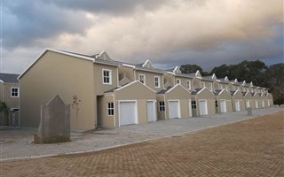 3 Bedroom Townhouse in De Zoete Inval