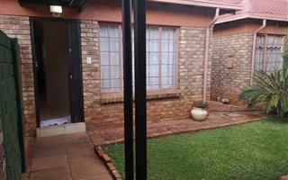 2 Bedroom Townhouse in Doornpoort and surrounds
