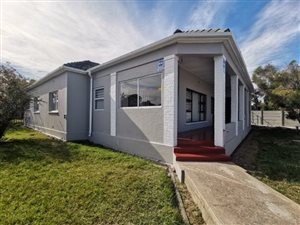 2 Bed House in Kingston