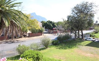 3 Bedroom Apartment in Wynberg