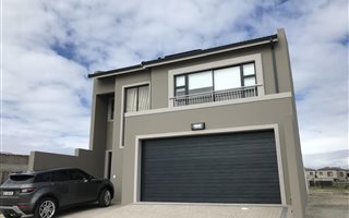 4 Bedroom House in Parklands North