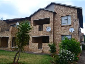 3 Bed Townhouse in Roodekrans