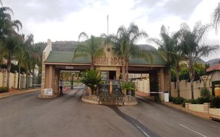 605 m² Land available in Kosmos Ridge