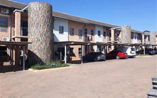 250 m² Commercial space in Silver Lakes