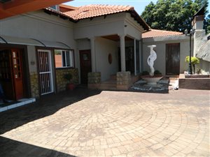 10 Bed House in Wierda Park