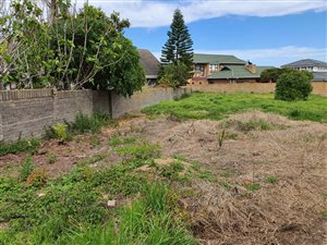 853 m² Land available in Outeniqua Strand