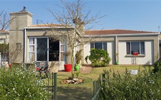 4 Bedroom House in Bankenveld