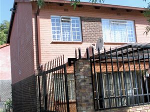 3 Bed Apartment in Bezuidenhout Valley
