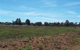 1983 m² Land available in Highbury