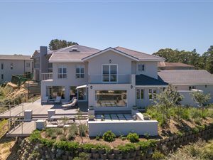 4 Bed House in Pezula Golf Estate