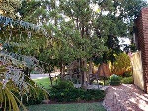 4 Bed House in Flora Park