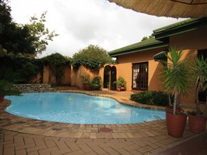 7 Bed House in Airfield