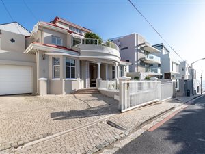 3 Bed Apartment in Bantry Bay