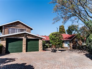 4 Bed House in Roodekrans