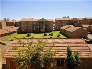 2 Bed Townhouse in Die Hoewes