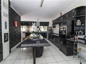 5 Bed House in Sharon Park